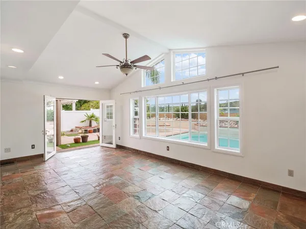 a view of an entryway with a livingroom