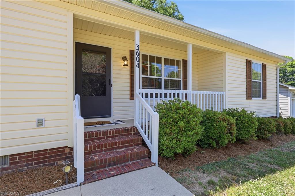 3604 Akers Court High Point, NC 27263 - Photo 3 of 32