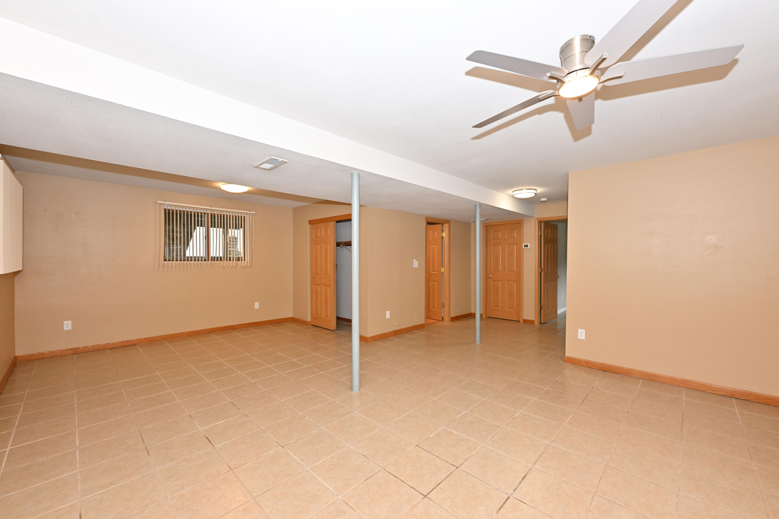 12237 West Larkspur Road Franklin, WI 53132 - Photo 26 of 42 Family Room