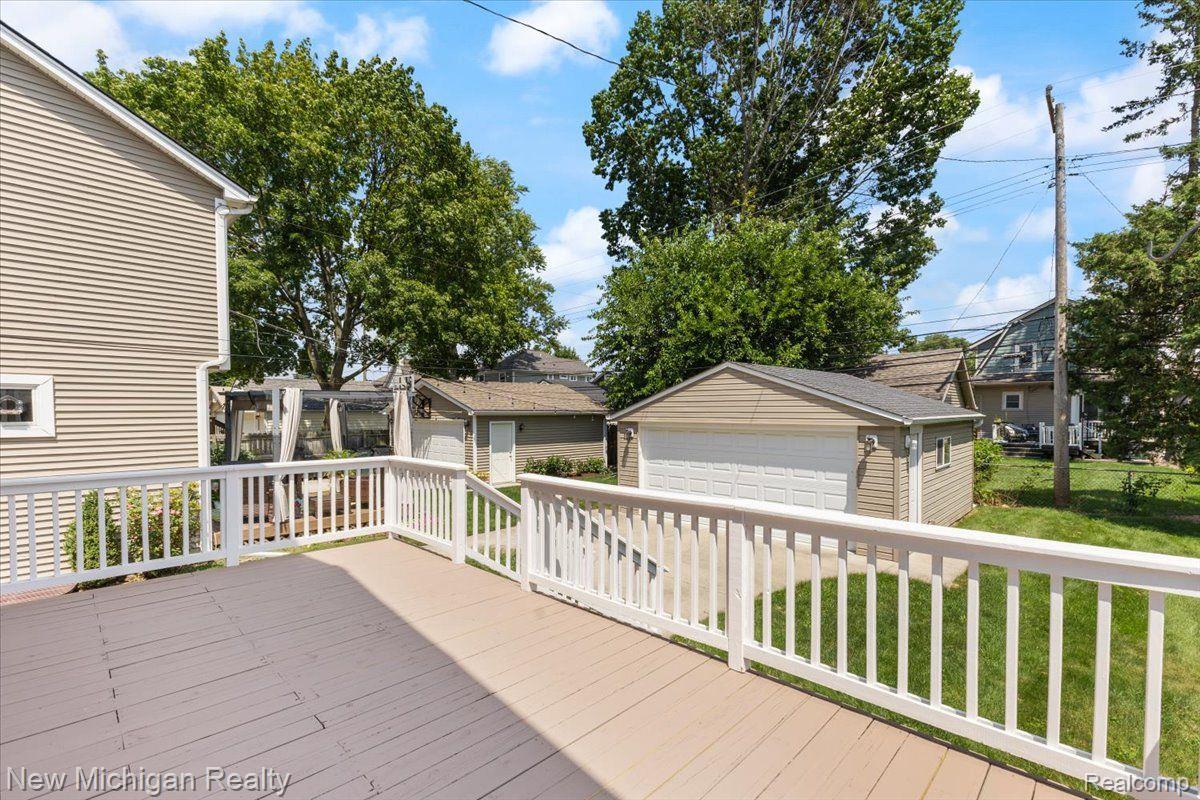 2994 Cumberland Road Berkley, MI 48072 - Photo 36 of 37 Elevated back deck