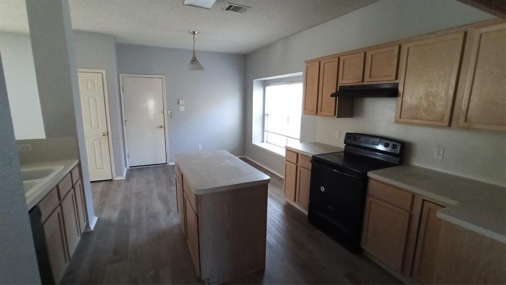 2620 Ridgebrook Court Mesquite, TX 75181 - Photo 11 of 24 a kitchen with granite countertop a refrigerator a stove a sink a washer and dryer