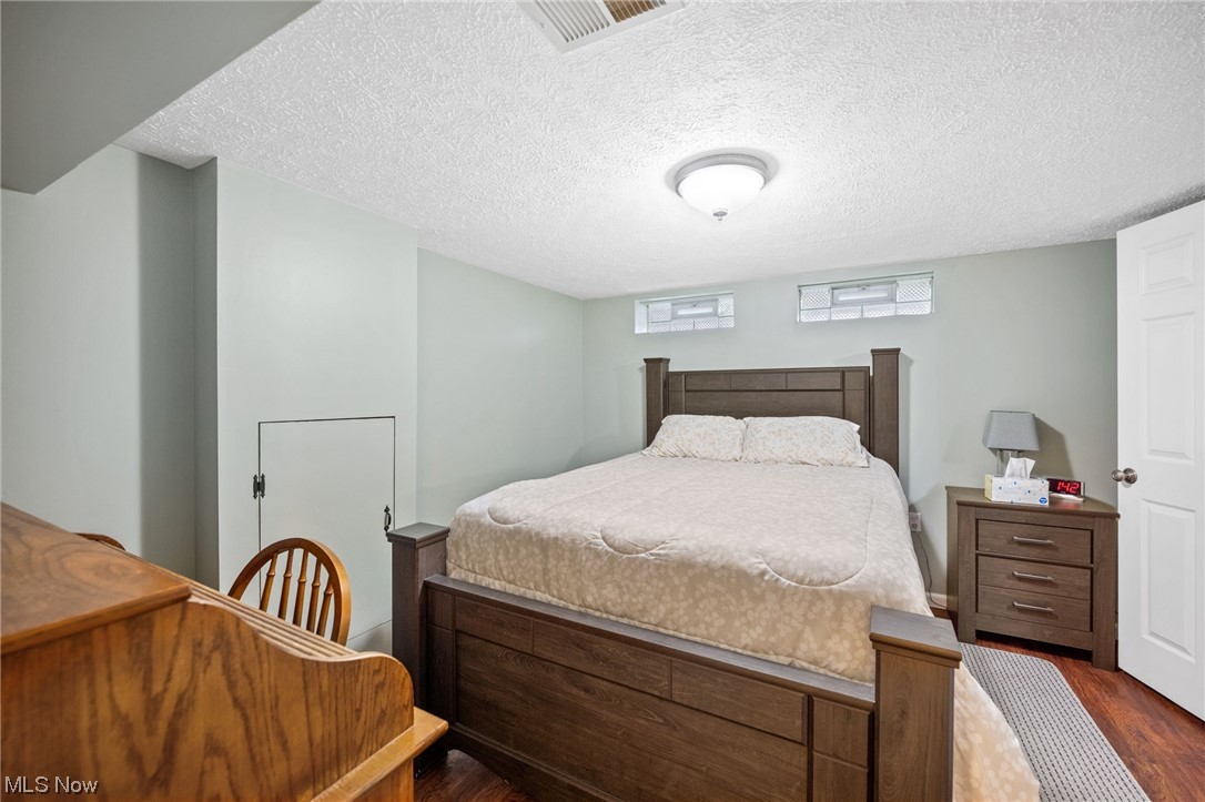 1970 Som Center Road Cleveland, OH 44124 - Photo 24 of 35 Hardwood floored bedroom featuring a textured ceiling