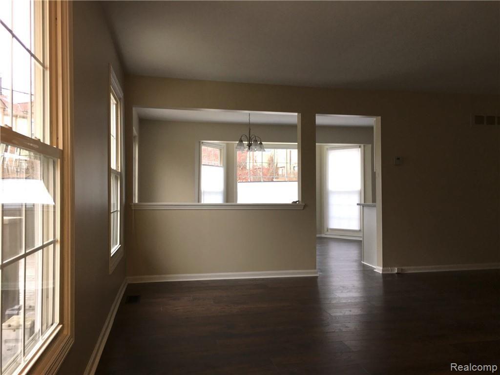1428 Crescent Lane Rochester, MI 48306 - Photo 4 of 21