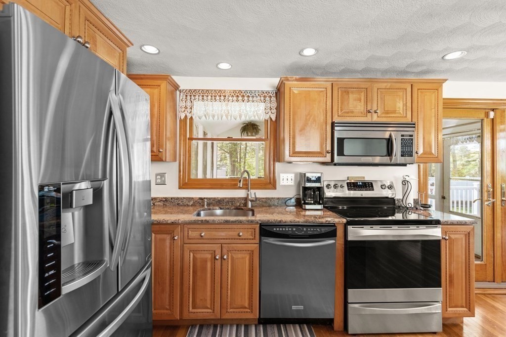 4 Reed Street Burlington, MA 01803 - Photo 8 of 38 Gallery Image 8