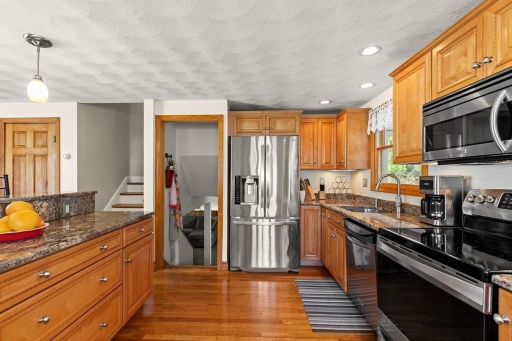 4 Reed Street Burlington, MA 01803 - Photo 9 of 38 Gallery Image 9