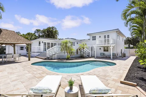 a view of a house with entertaining space