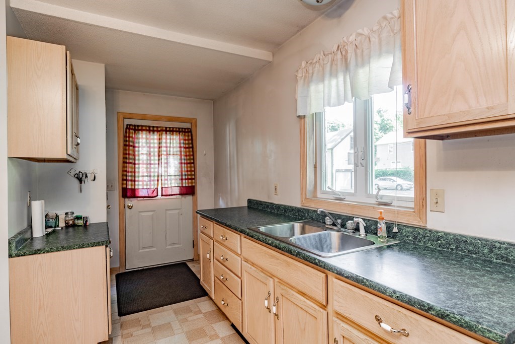 1018-1020 Maple Street Palmer, MA 01069 - Photo 8 of 37