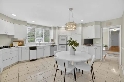 $710,000 | 2834 Hedge Street, Yorktown Heights, NY 10598