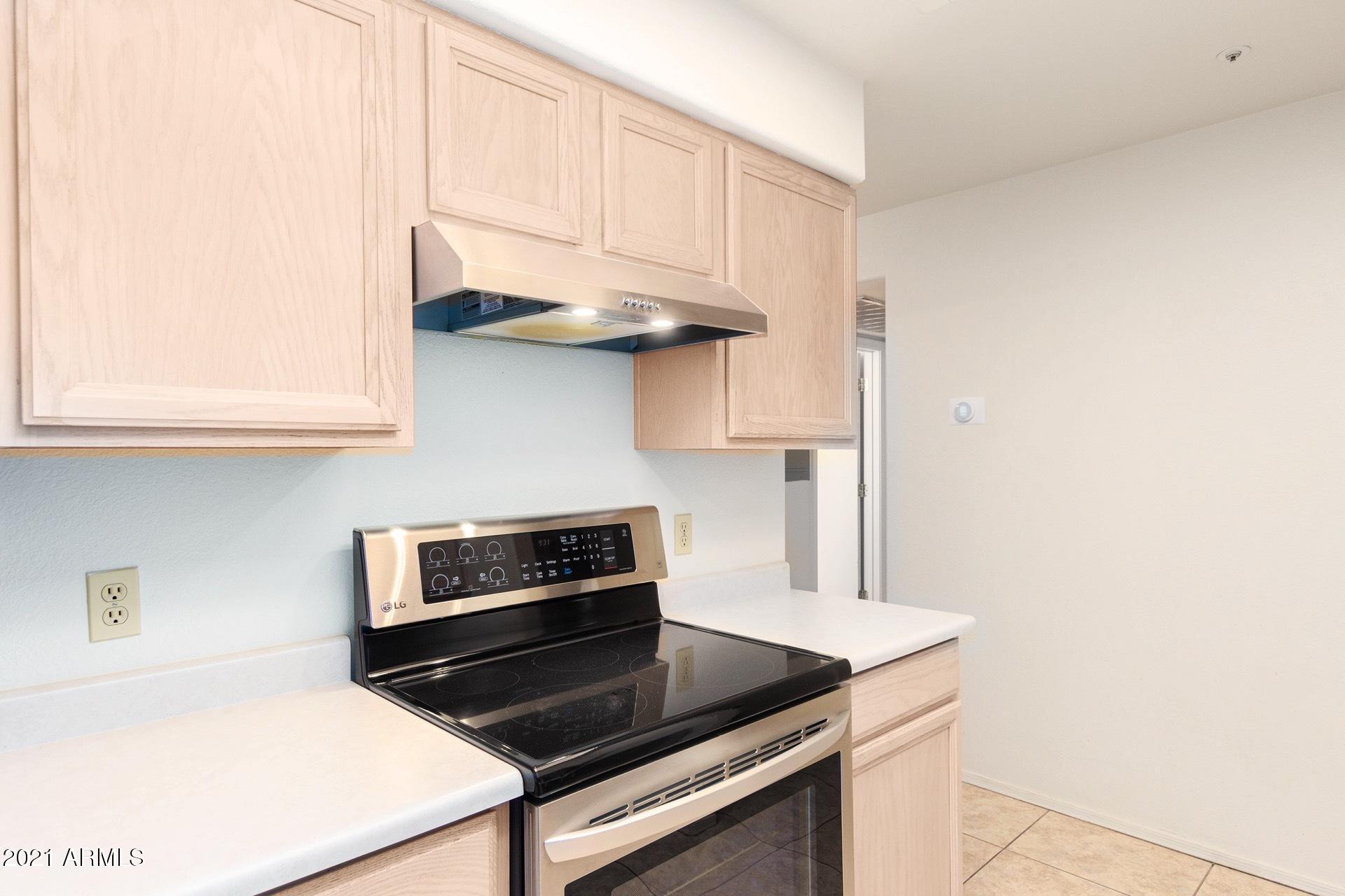 1222 West Baseline Road, Unit 136 Tempe, AZ 85283 - Photo 9 of 30 New Stove & Hood