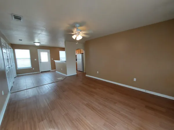 $1,295 | 219 S Avenue South, Marble Falls, TX 78654