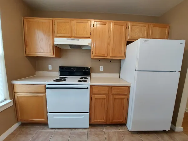 $1,295 | 219 S Avenue South, Marble Falls, TX 78654