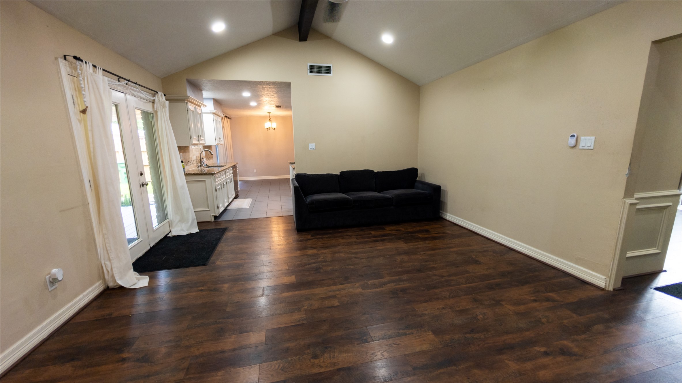 1915 Westlake Road Houston, TX 77062 - Photo 6 of 24 Living Room