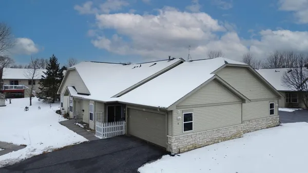 $325,000 | 700 Leroy Lane, Unit 8, River Falls, WI 54022