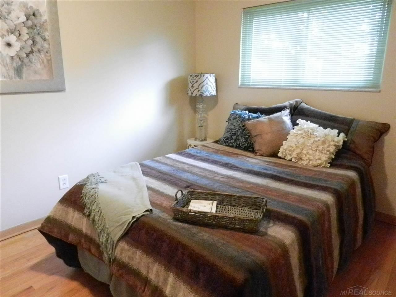 23837 Rausch Avenue Eastpointe, MI 48021 - Photo 18 of 47 31326267-17.JPG