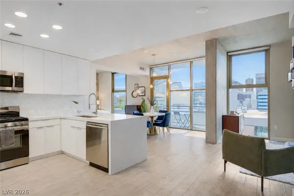 $3,400 | 353 East Bonneville Avenue, Unit 581, Las Vegas, NV 89101