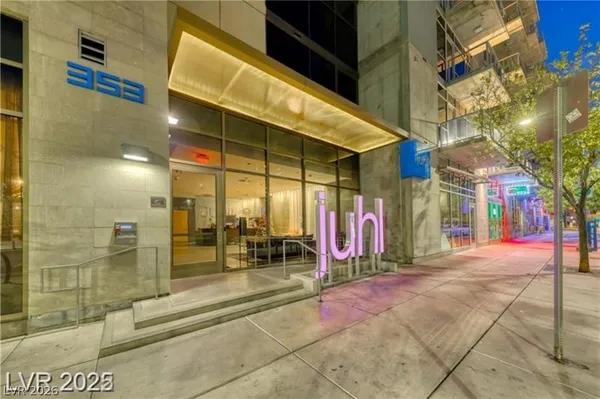 $3,400 | 353 East Bonneville Avenue, Unit 581, Las Vegas, NV 89101