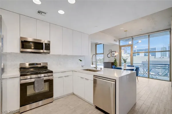 $3,400 | 353 East Bonneville Avenue, Unit 581, Las Vegas, NV 89101