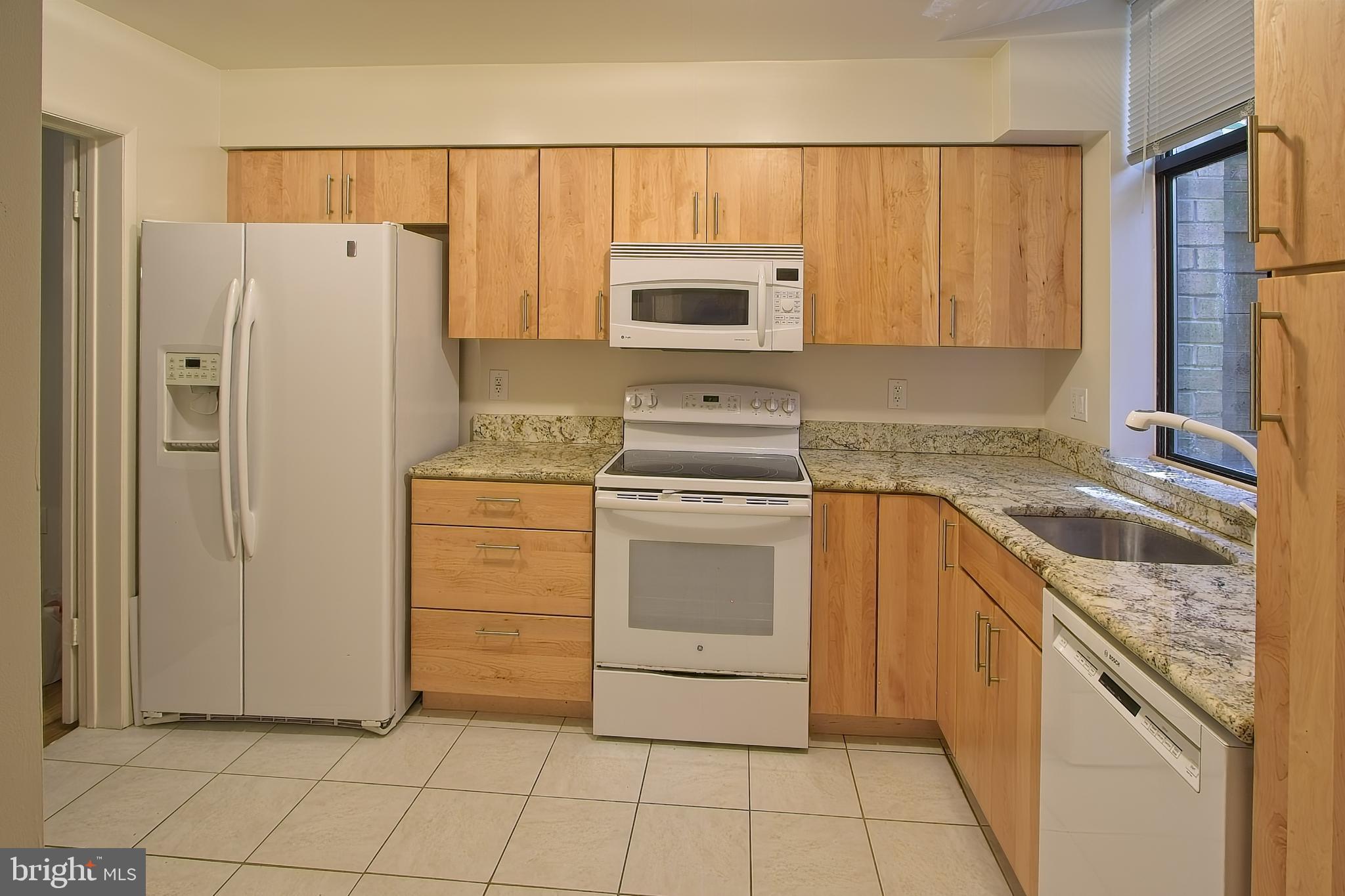 11108 Boathouse Court, Unit 97 Reston, VA 20191 - Photo 10 of 28 Granite tops