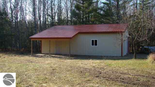 681 Sensabaugh Road Lupton, MI 48635 - Photo 4 of 10 1757967-3.JPG
