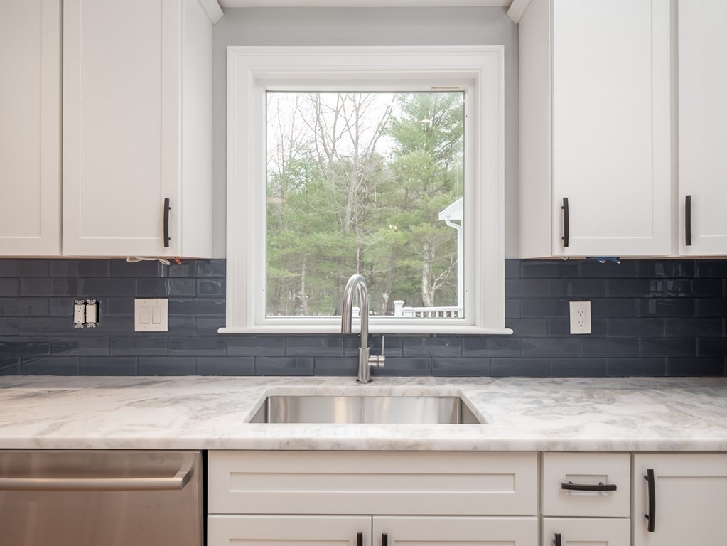 72 Colonial Road Medfield, MA 02052 - Photo 6 of 26 Gallery Image 6