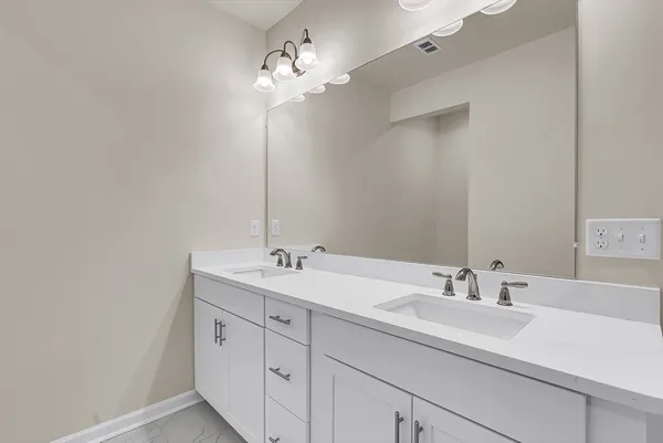 $3,200 | 2 Winslow Lane, Unit 201, Grafton, MA 01536