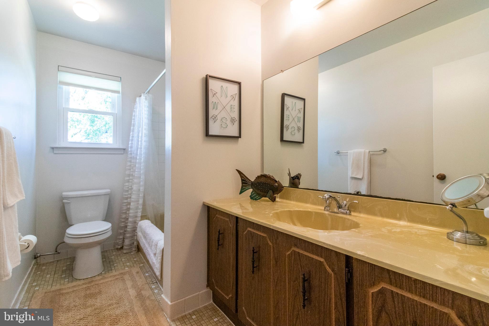 23 Meadow Glen Road Lansdale, PA 19446 - Photo 22 of 25 Hall Bathroom