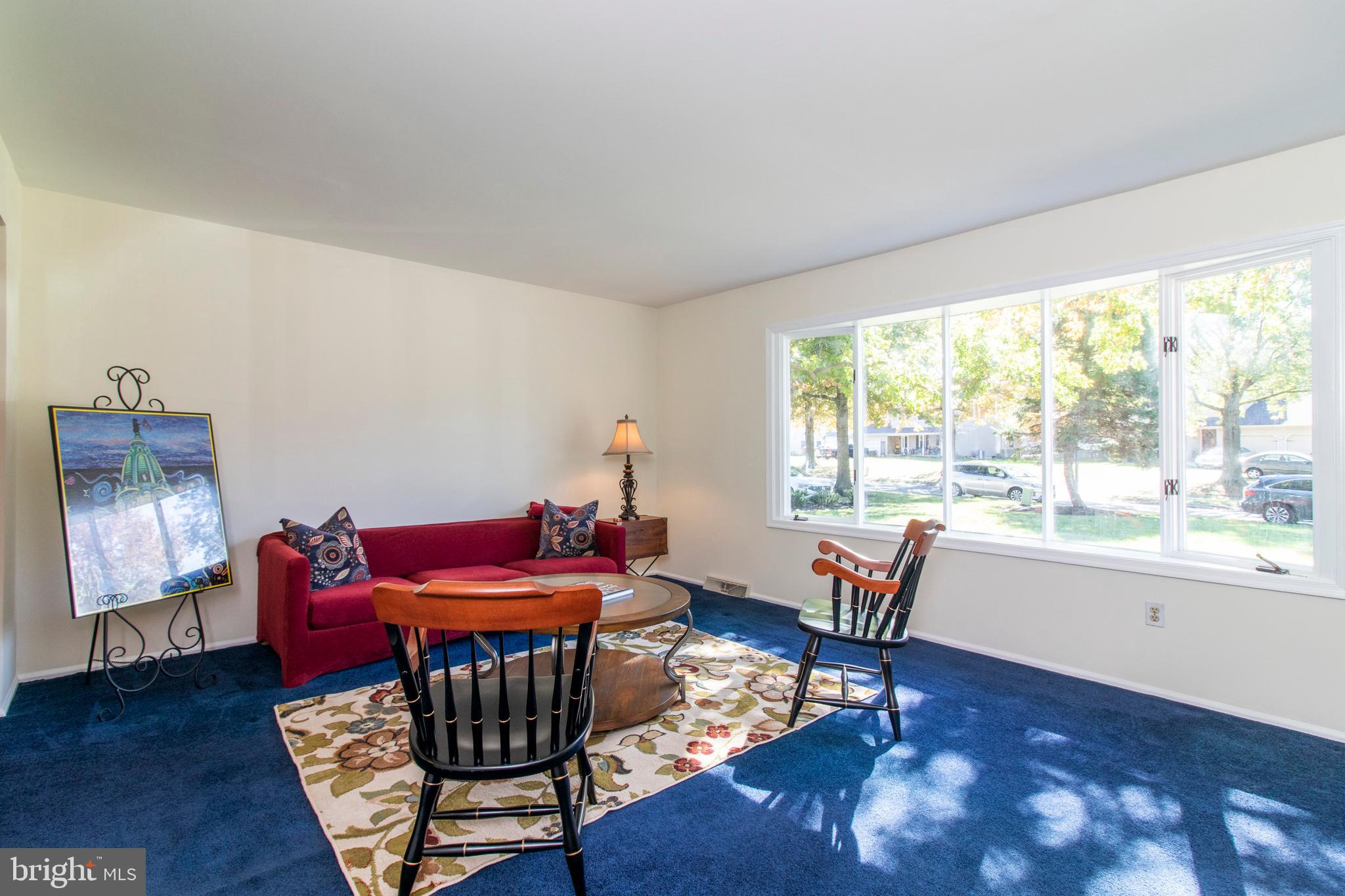 23 Meadow Glen Road Lansdale, PA 19446 - Photo 5 of 25 Living Room