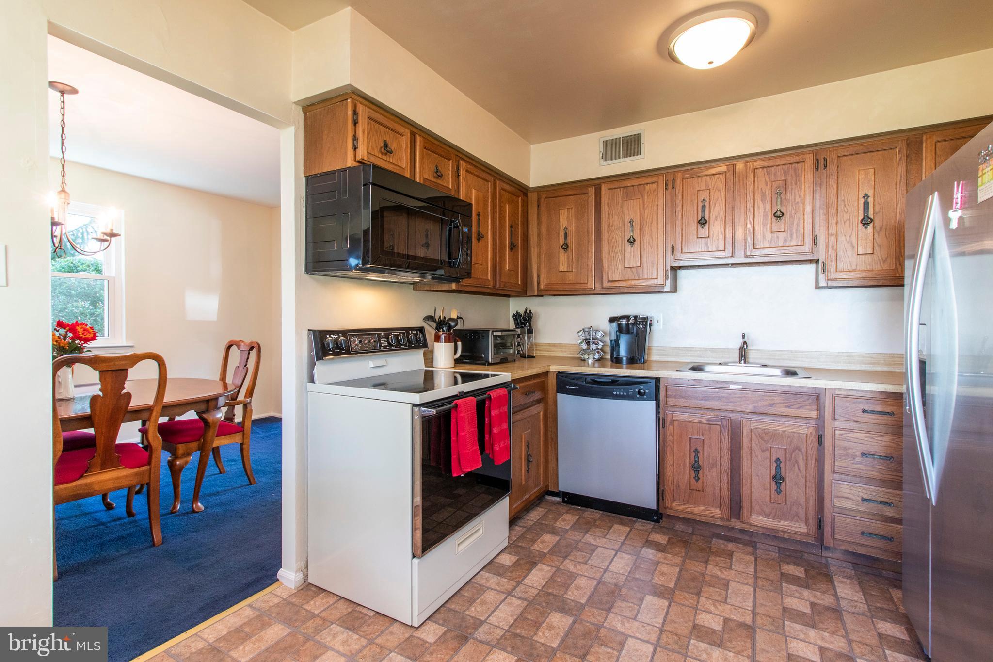 23 Meadow Glen Road Lansdale, PA 19446 - Photo 8 of 25 Kitchen
