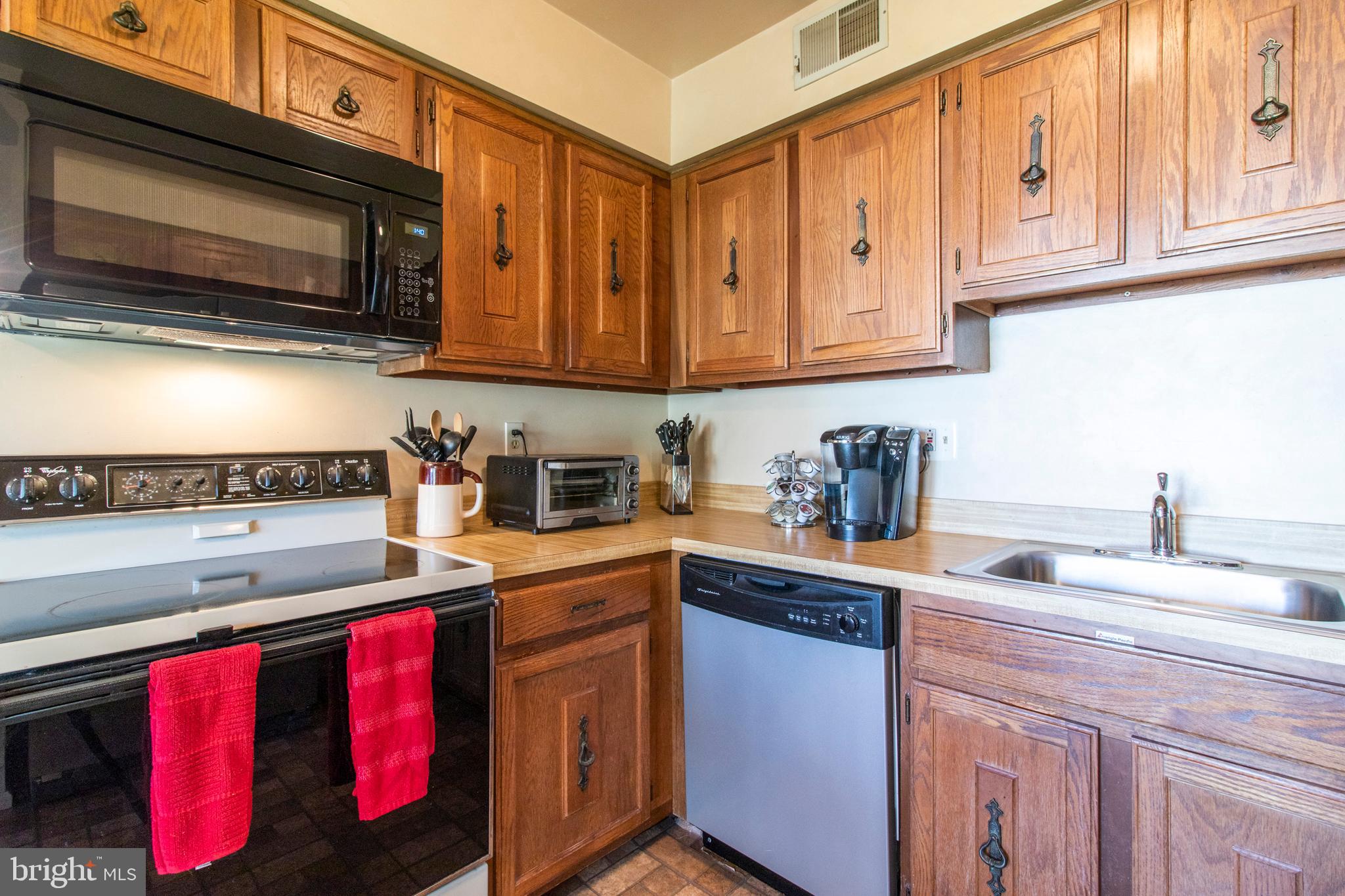 23 Meadow Glen Road Lansdale, PA 19446 - Photo 9 of 25 Kitchen