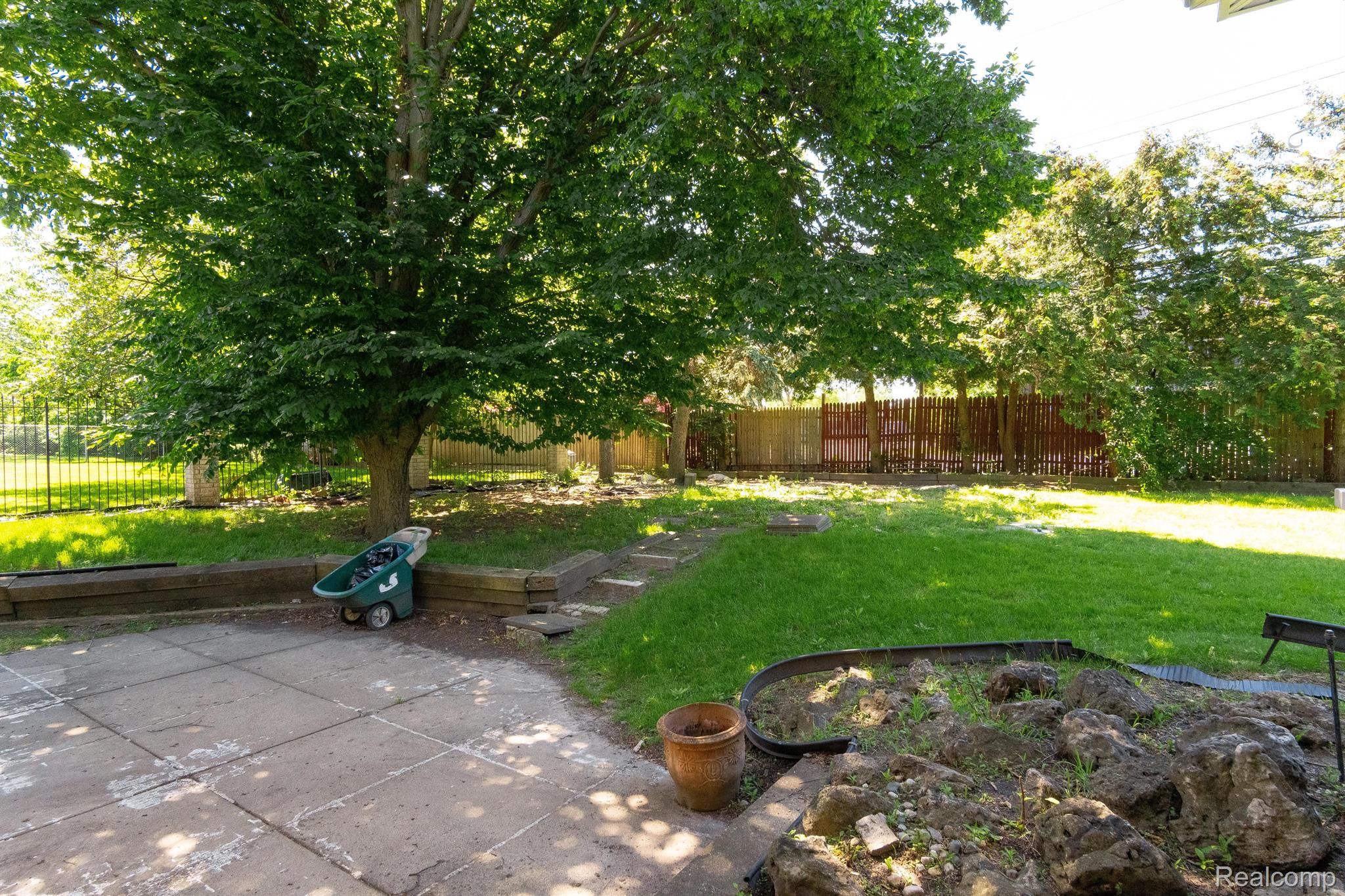 17425 Westhampton Road Southfield, MI 48075 - Photo 8 of 58 Gallery Image 8