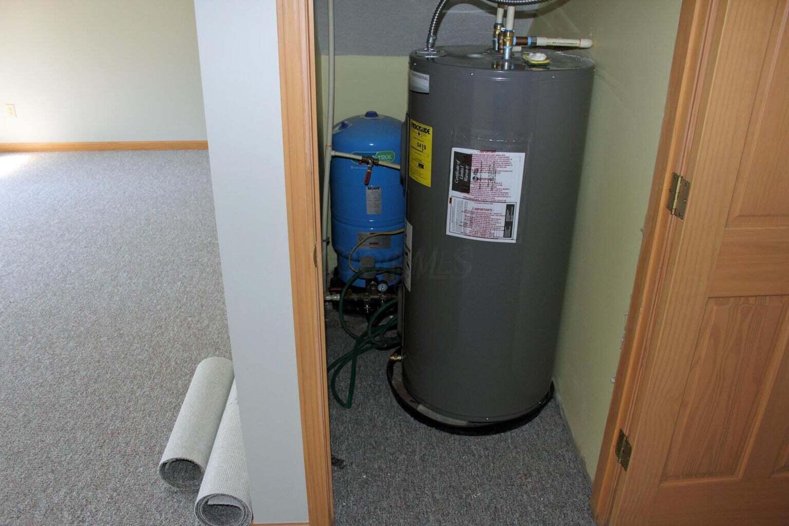 1665 Alpine Drive Bremen, OH 43107 - Photo 22 of 34 Water and pressure tank