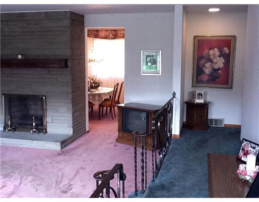 3254 Middletown Road Sheraden, PA 15204 - Photo 3 of 12 Living Room.