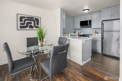 $518,000 | 3809 131st Lane Southeast, Unit J2, Bellevue, WA 98006