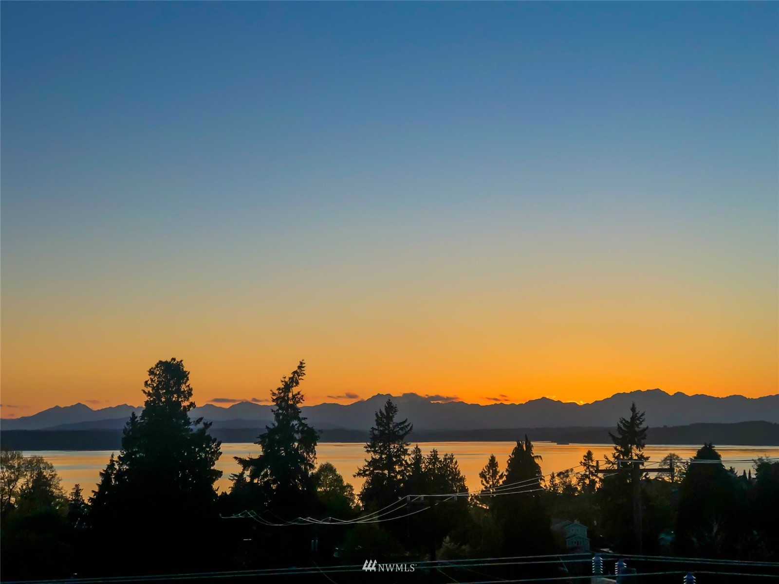 4207 Southwest Frontenac Street Seattle, WA 98136 - Photo 28 of 36 a view of a sky from the terrace