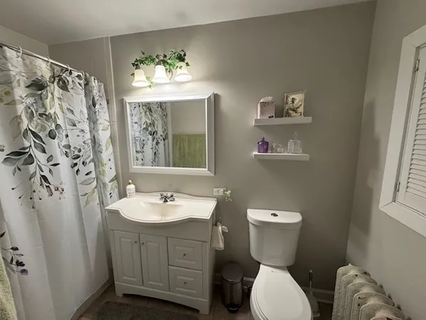 $1,750 | 139 West Russell Street, Unit 2E, Barrington, IL 60010