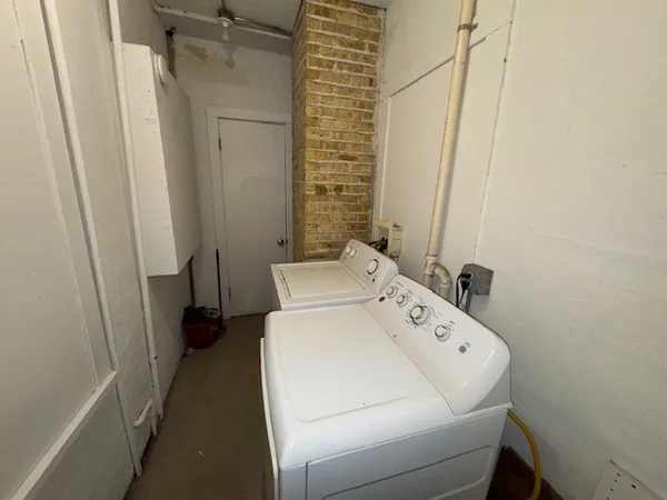 $1,750 | 139 West Russell Street, Unit 2E, Barrington, IL 60010