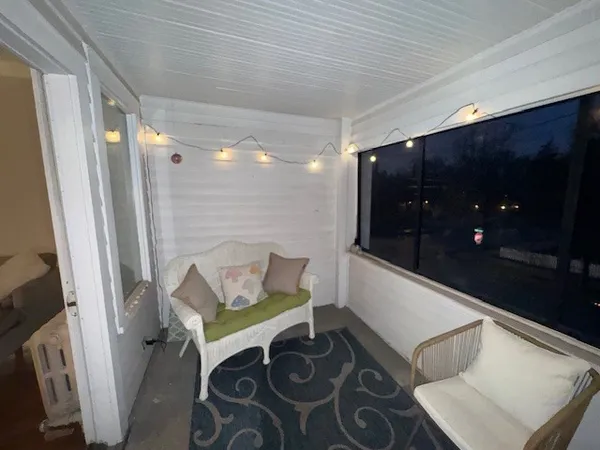 $1,750 | 139 West Russell Street, Unit 2E, Barrington, IL 60010