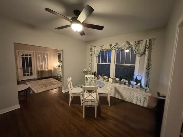 $1,750 | 139 West Russell Street, Unit 2E, Barrington, IL 60010