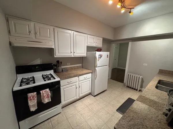 $1,750 | 139 West Russell Street, Unit 2E, Barrington, IL 60010