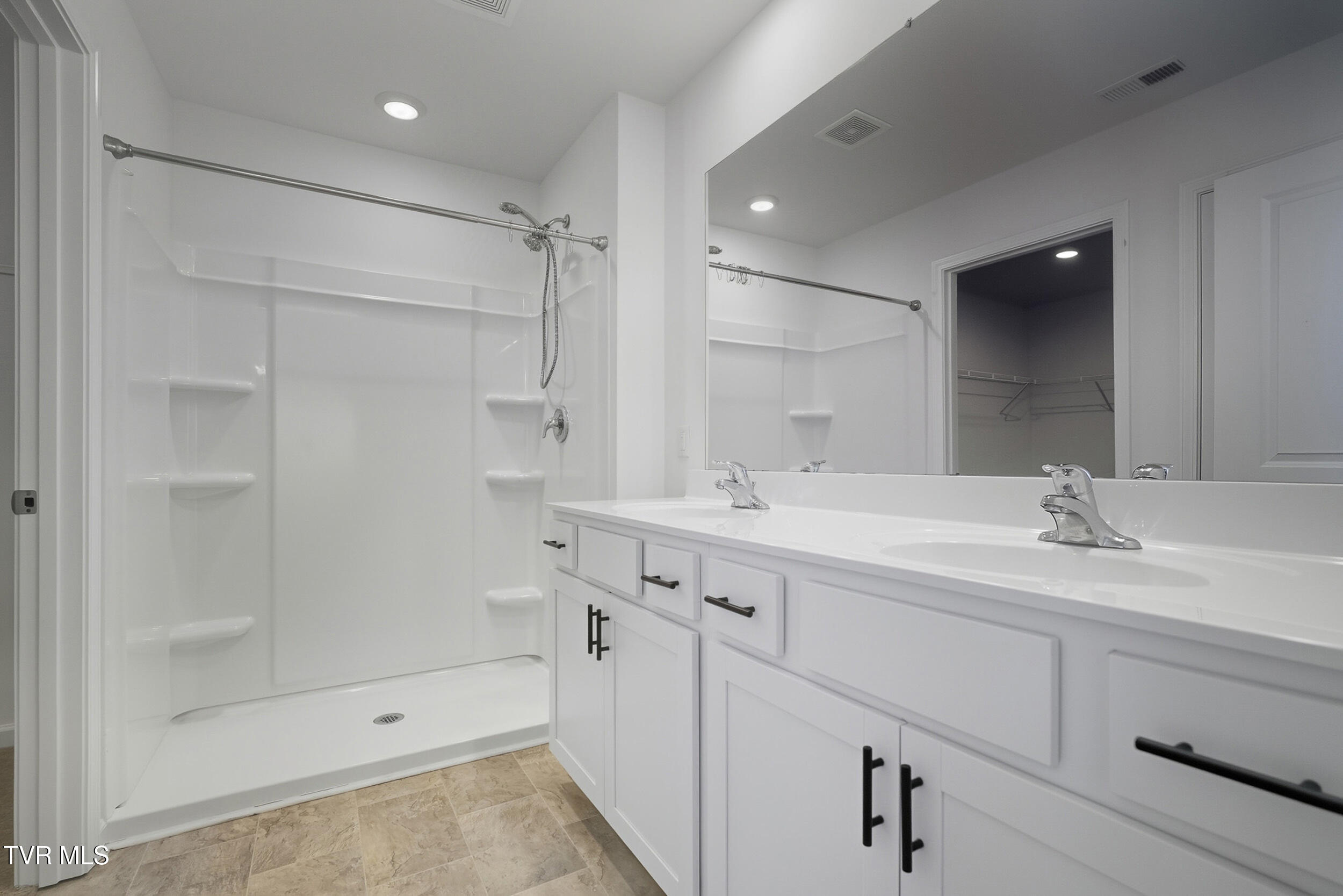 3086 Nicole Circle, Unit 2 Morristown, TN 37814 - Photo 21 of 37 20_dsc07477