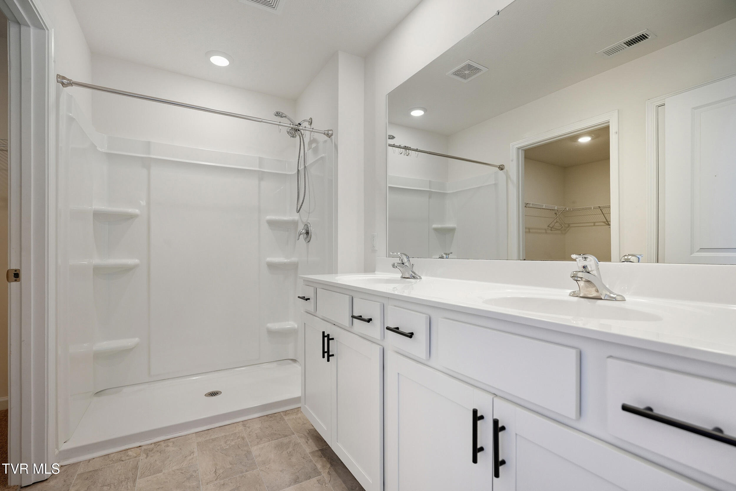 3086 Nicole Circle, Unit 2 Morristown, TN 37814 - Photo 22 of 37 21_dsc07478