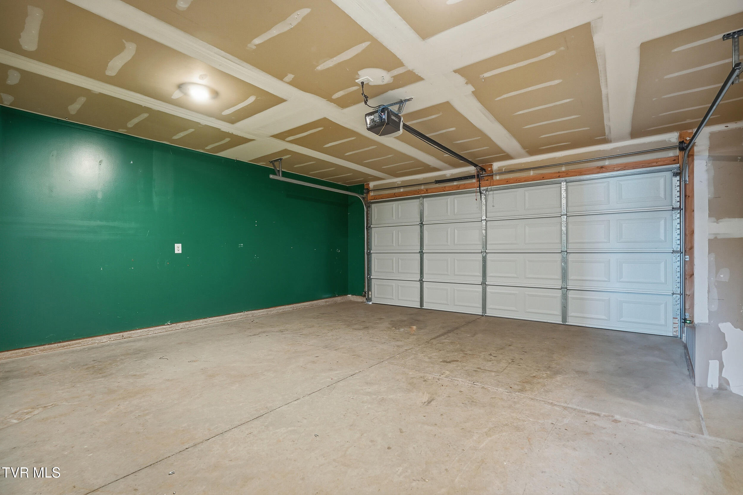 3086 Nicole Circle, Unit 2 Morristown, TN 37814 - Photo 32 of 37 32_dsc07510