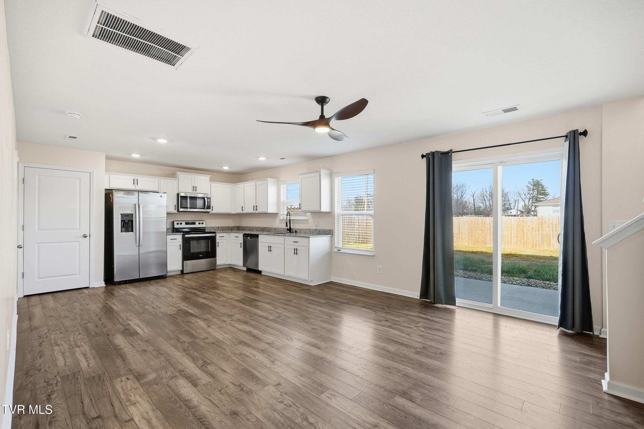 3086 Nicole Circle, Unit 2 Morristown, TN 37814 - Photo 6 of 37 6_dsc07444