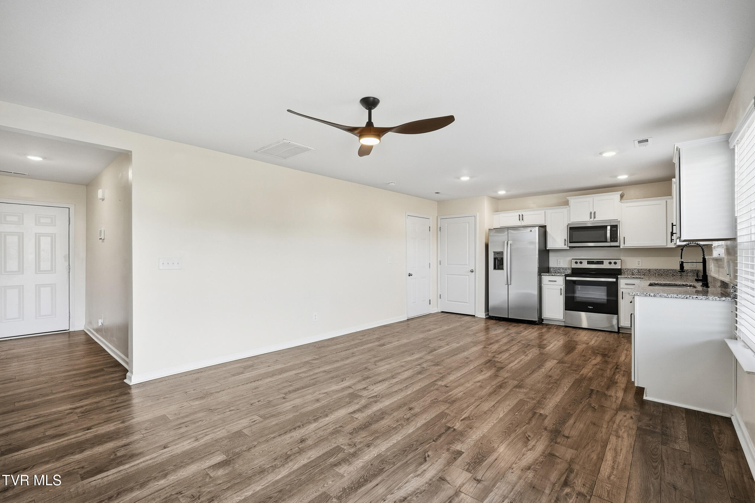 3086 Nicole Circle, Unit 2 Morristown, TN 37814 - Photo 8 of 37 8_dsc07447