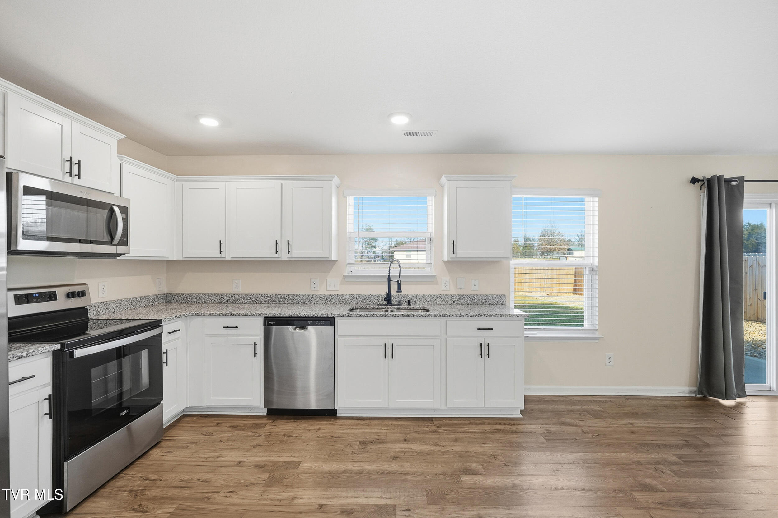 3086 Nicole Circle, Unit 2 Morristown, TN 37814 - Photo 10 of 37 10_dsc07456