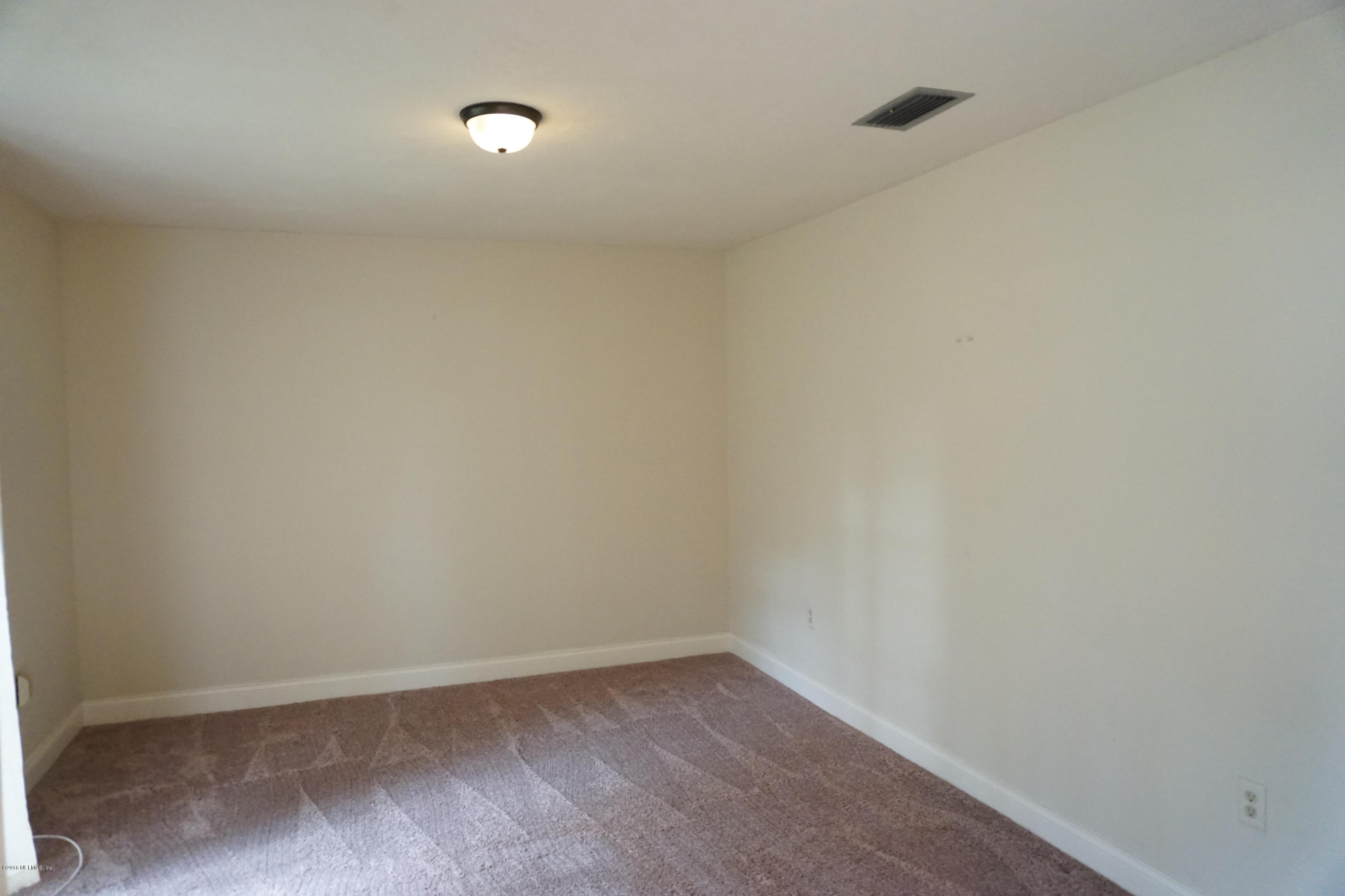 1009 Wilson Road Starke, FL 32091 - Photo 6 of 34 Living Room