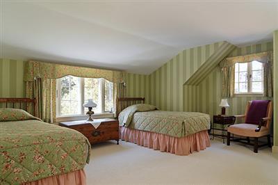 7 Cove Circle Marion, MA 02738 - Photo 21 of 28 a bedroom with a bed and a couch