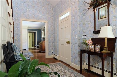 7 Cove Circle Marion, MA 02738 - Photo 5 of 28 a living room with furniture