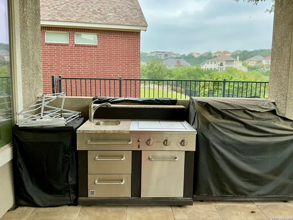 $3,800 | 17922 Maui Sands, San Antonio, TX 78255