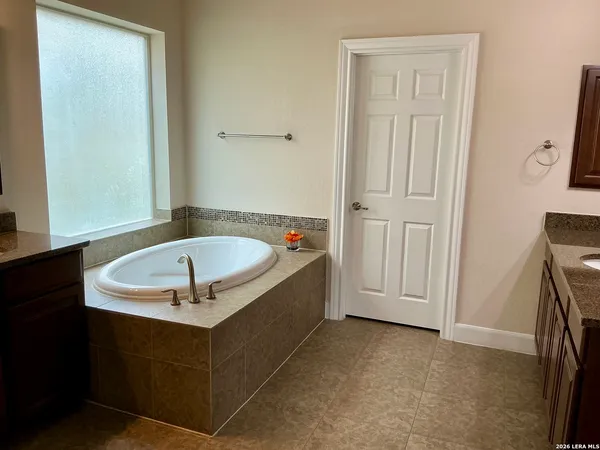 $3,800 | 17922 Maui Sands, San Antonio, TX 78255